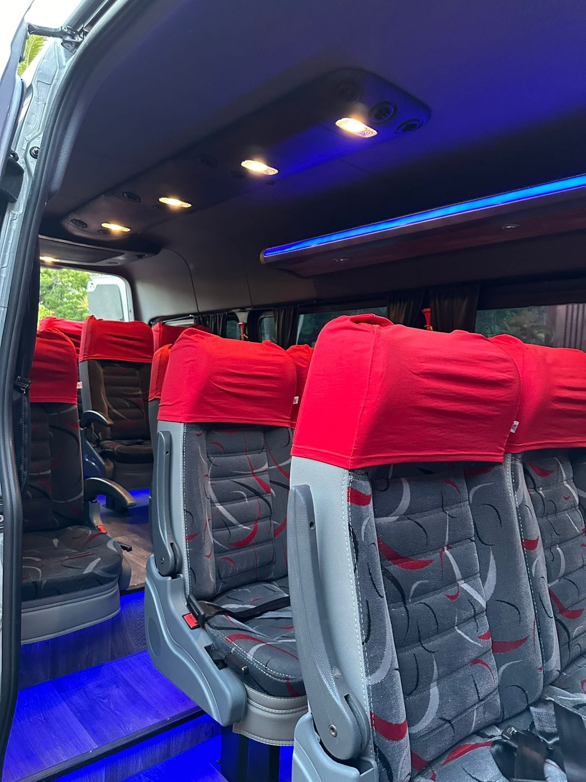 Van Mercedes 415 da frota Bahia Prime — foto 3